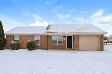 922 PEBBLE CREEK DR JEFFERSONVILLE, IN 47130